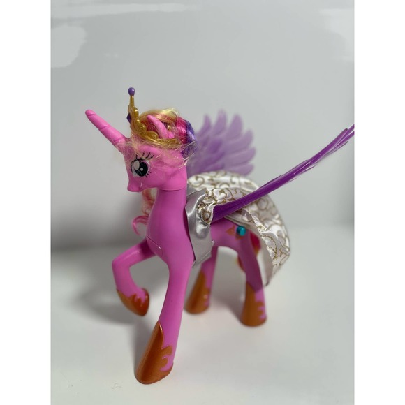 My Little Pony Princess Cadence Wedding Light up Wings/ Talking with accessories - Picture 3 of 6